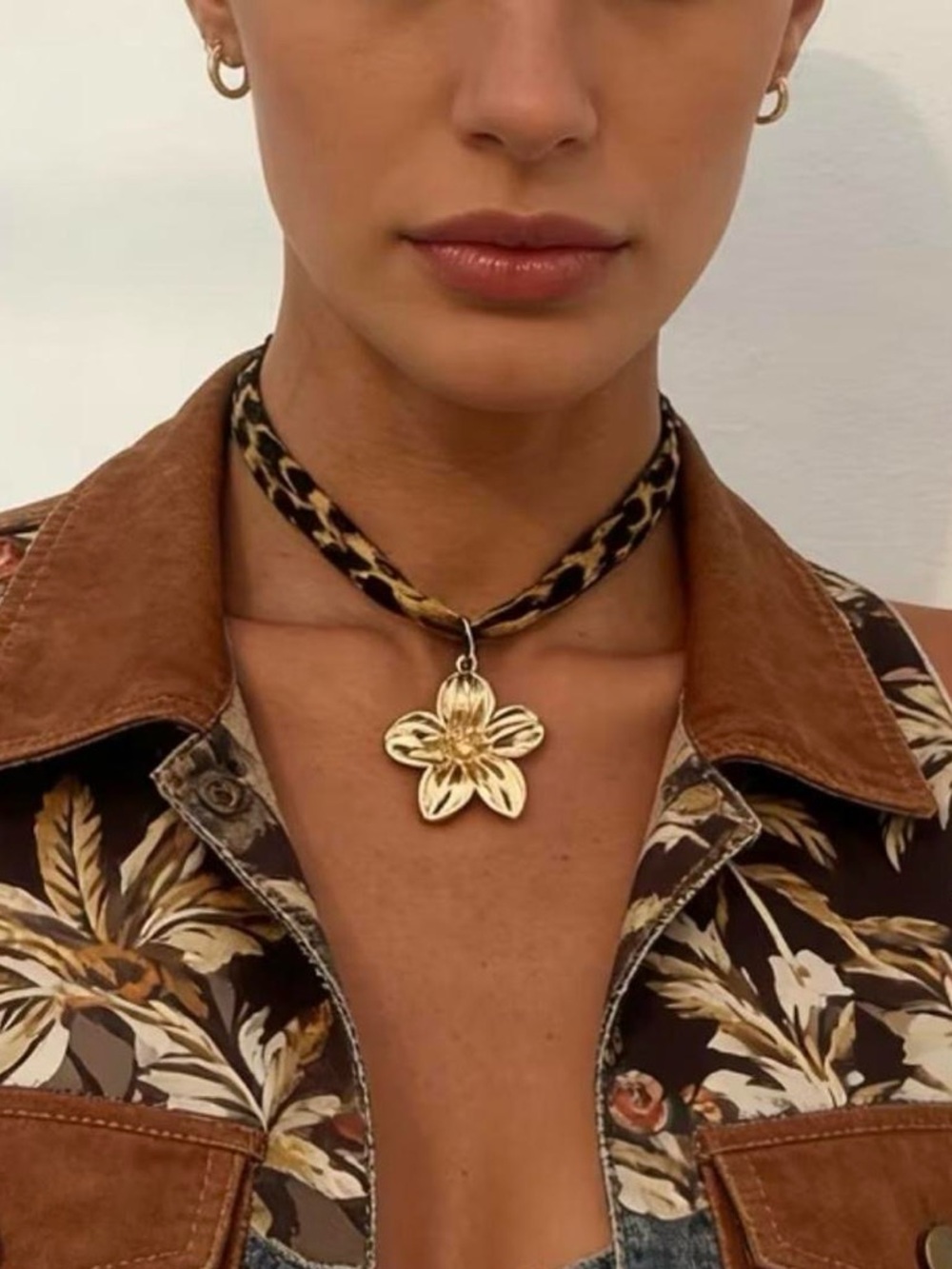 Retro Gold Flower Pendant Choker with Leopard Velvet Strap